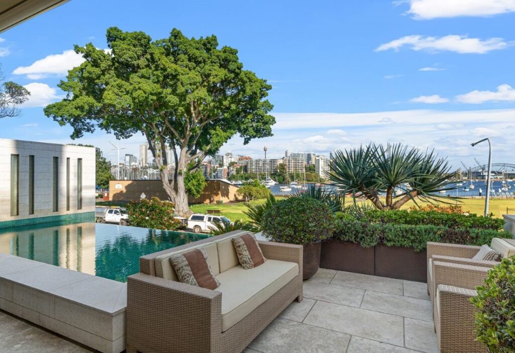 New Beach Road – Darling Point